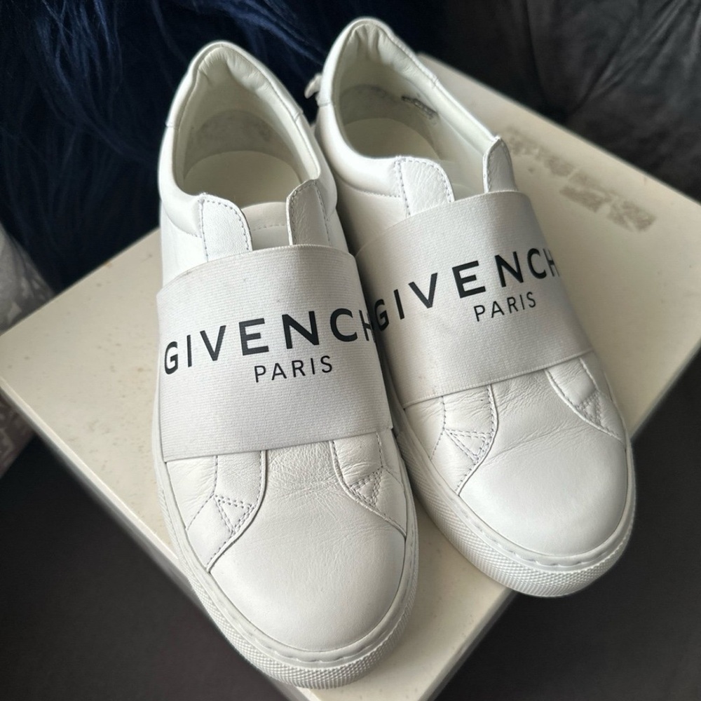 Authentic givenchy shoes size 6 in womans